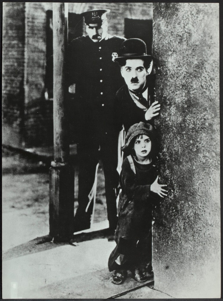 Still_from_Charles_Chaplin_-_The_Kid_-_1921_-_Charles_Chaplin_Productions_-_EYE_FOT2423